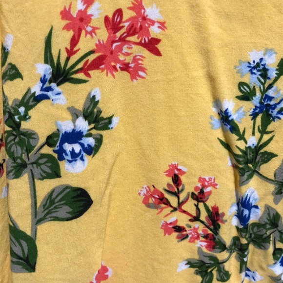🥳2 for 15$ Beautiful Hawaiian Flowey shirt - Picture 5 of 8